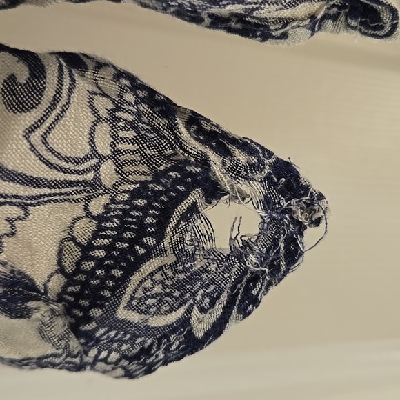 Lucky Brand Navy and Cream Scarf - Picture 11 of 13